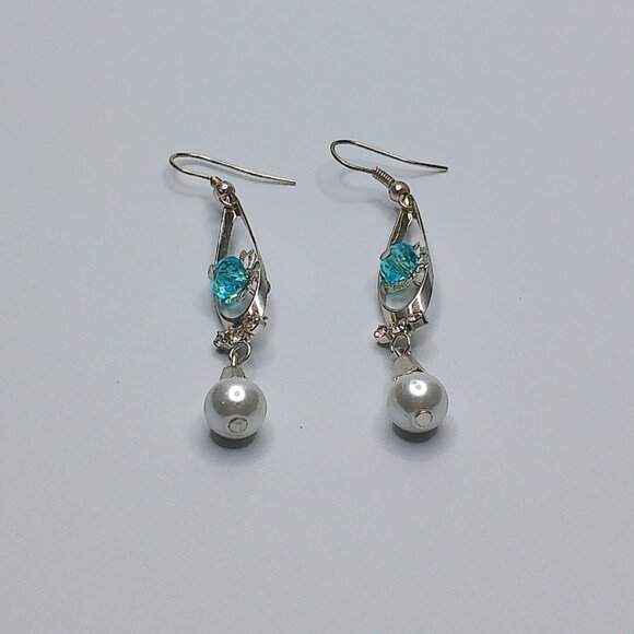 Blue crystal flower with pearl dangle earrings - Picture 2 of 7